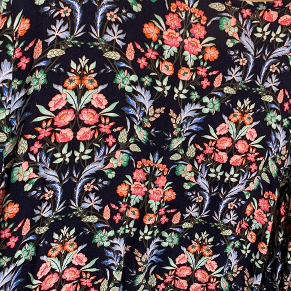 NWT LOFT Rayon top - Picture 4 of 10